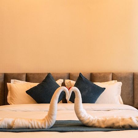 Hotel Kamrupa Guwahati Exteriör bild